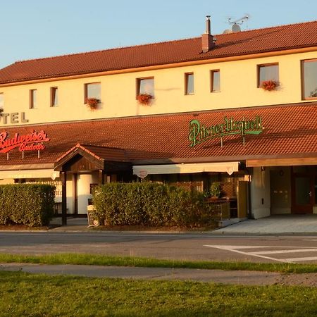 Hotel & Restaurant Signal Pardubice Bagian luar foto